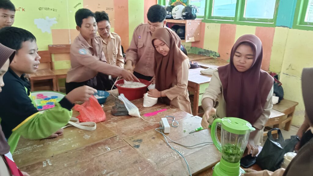 Membuat Kue Putu P5